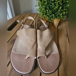 Vionic Tan Leather Sandals